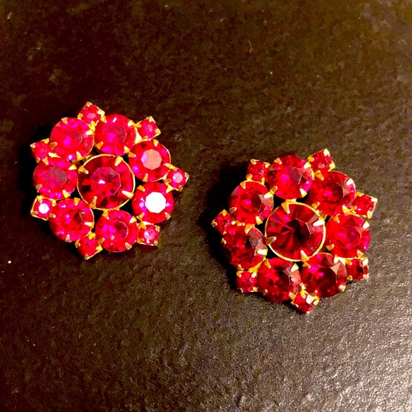 Vintage ruby red crystal/gem earrings - Picture 1 of 2
